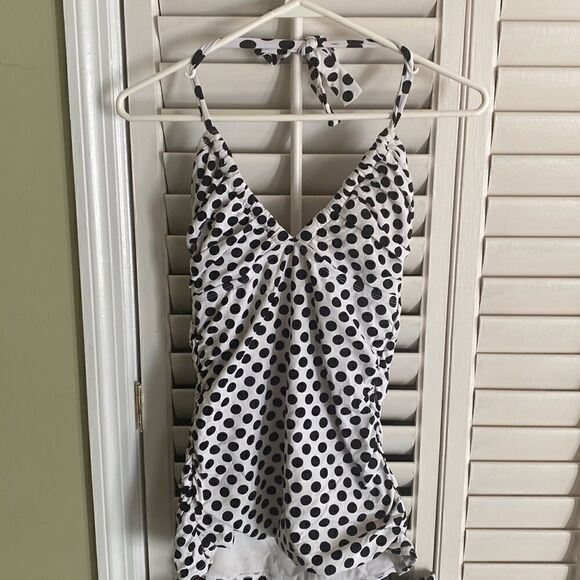 Kenneth Cole-Reaction. Vintage style swimsuit. Slimming technology. - Picture 2 of 6